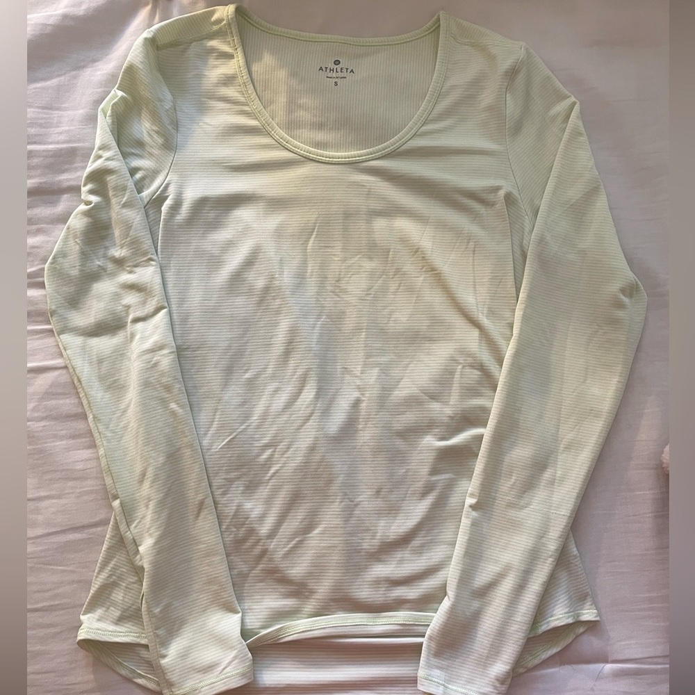 NWOT Athleta Light Green Long Sleeve Top